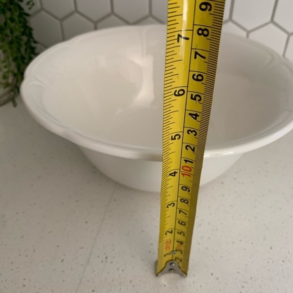 Salad fruit bowl made in Japan white trimmed - Picture 8 of 8